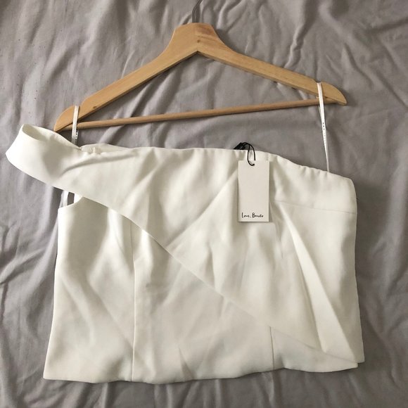 Love Bonito Ovianne Off Shoulder Asymmetrical Top - Picture 4 of 4